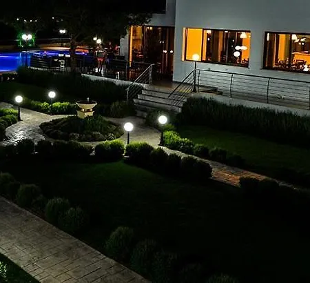 מלון דירות Cosmopolis Multi-venue *