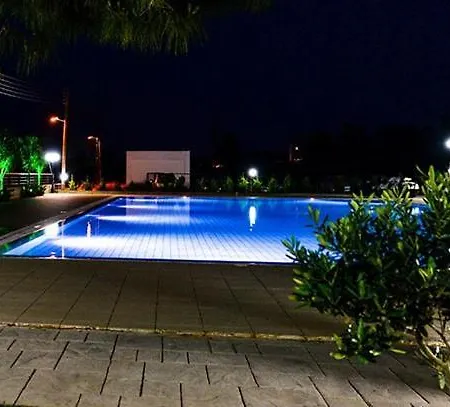 Cosmopolis Multi-venue לרנקה