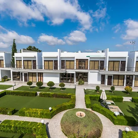 מלון דירות Cosmopolis Multi-venue *